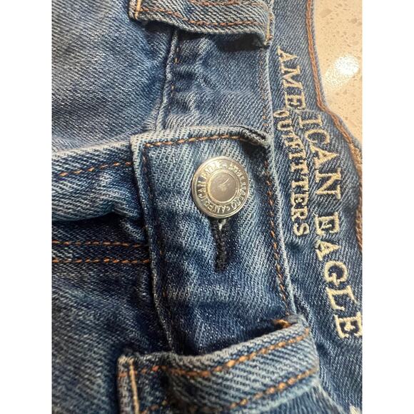 AMERICAN EAGLE MID BLUE MOM JEANS WOMENS SIZE 6 - Picture 3 of 7